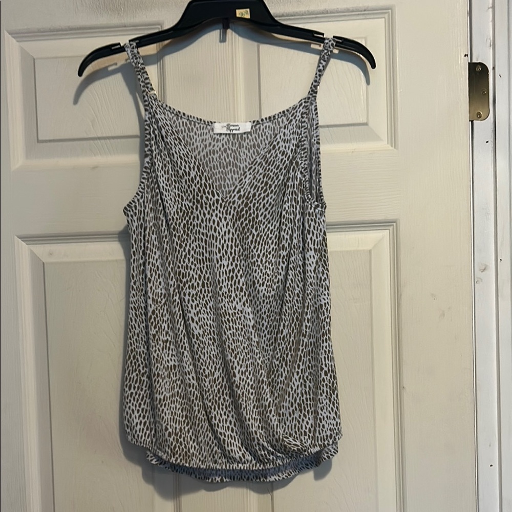 Beacon Apparel Top Size Medium